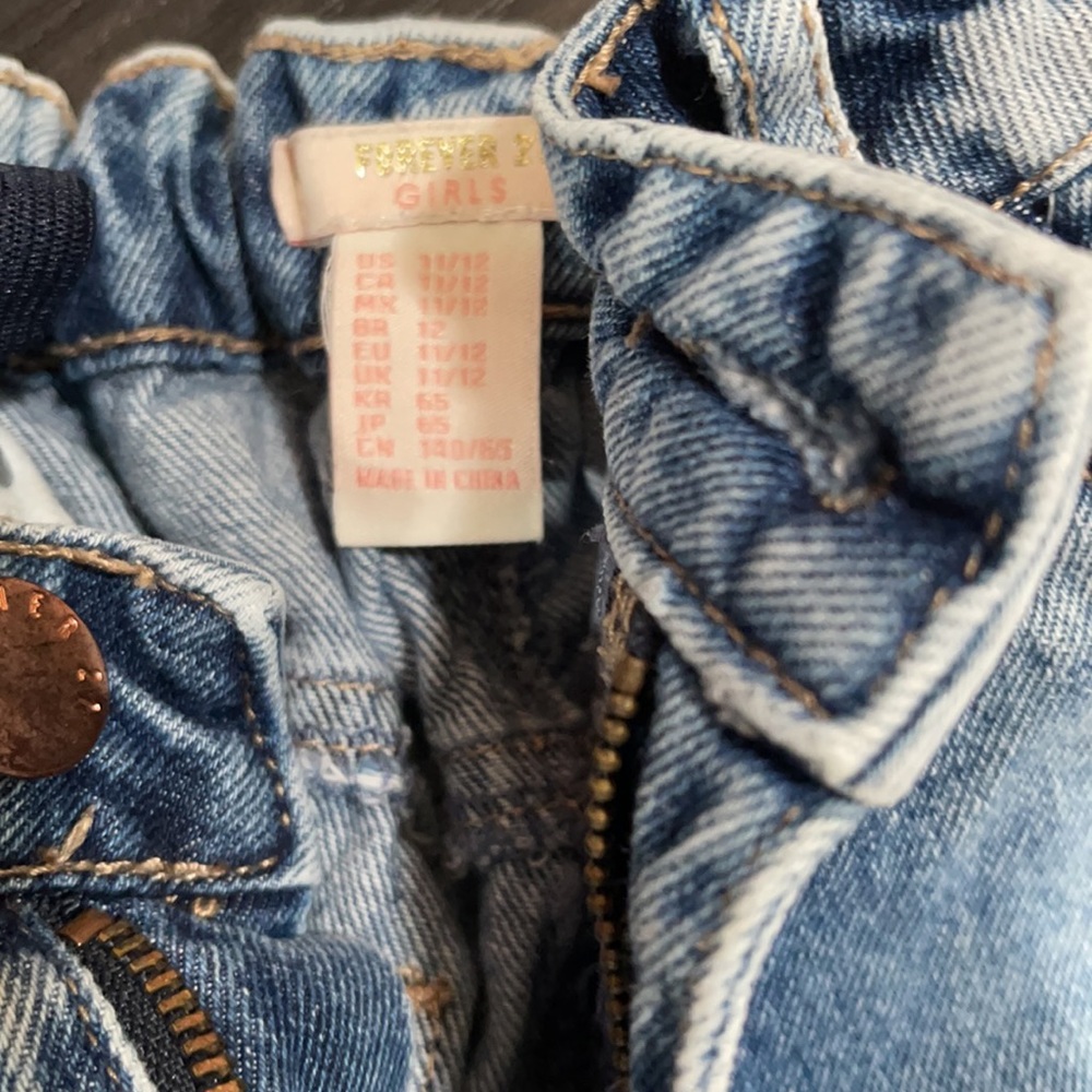 Girls Forever 21 Jeans with sequins - Picture 3 of 6